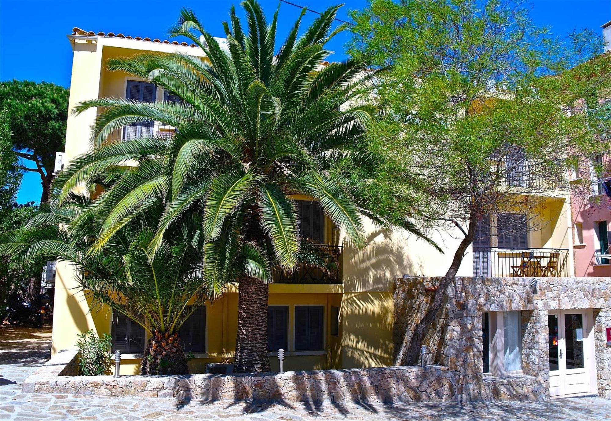 Hotel Le Grillon LʼÎle-Rousse エクステリア 写真