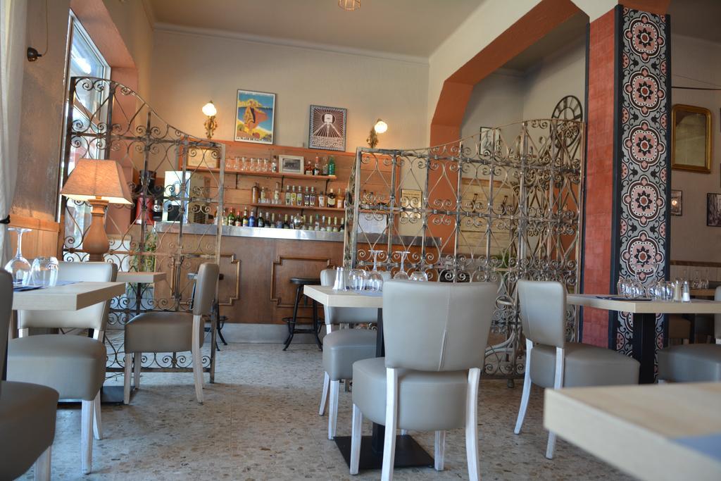 Hotel Le Grillon LʼÎle-Rousse エクステリア 写真