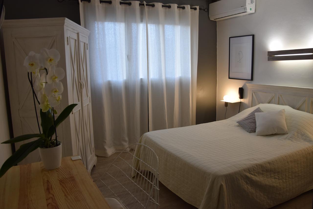 Hotel Le Grillon LʼÎle-Rousse エクステリア 写真