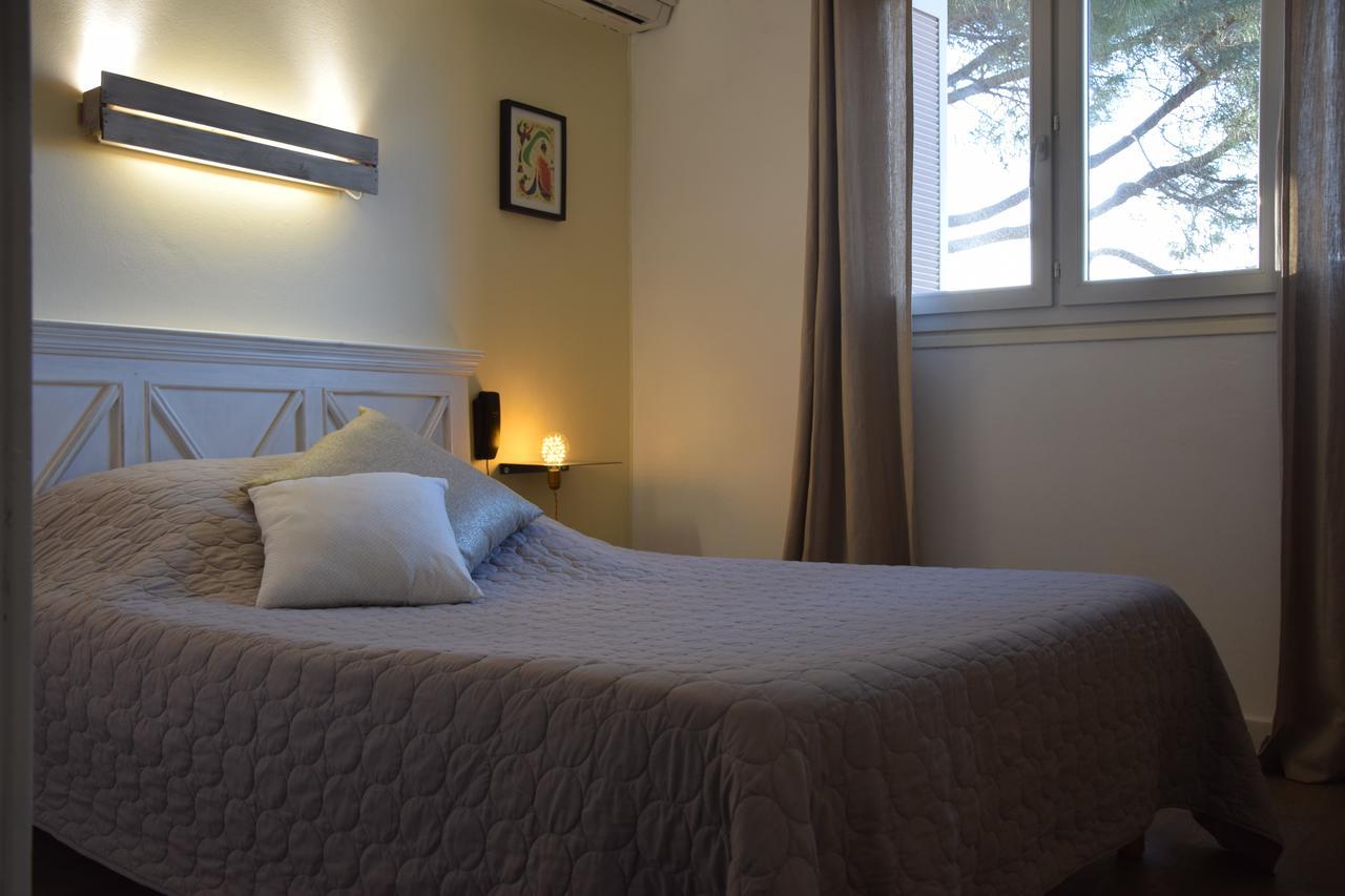 Hotel Le Grillon LʼÎle-Rousse エクステリア 写真